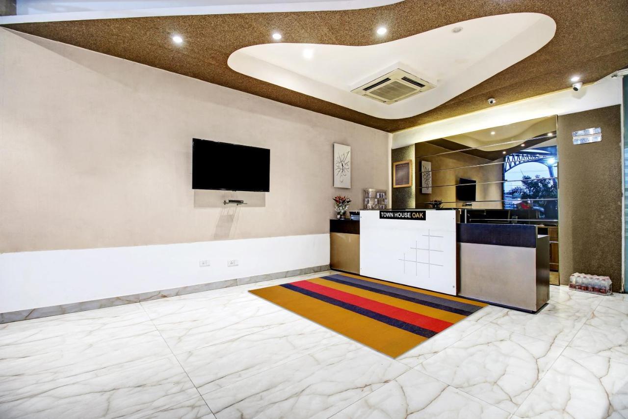 Townhouse Oak 46940 Hotel Vrindavan Sultānpur Exterior foto