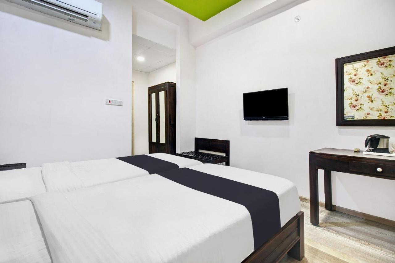 Townhouse Oak 46940 Hotel Vrindavan Sultānpur Exterior foto